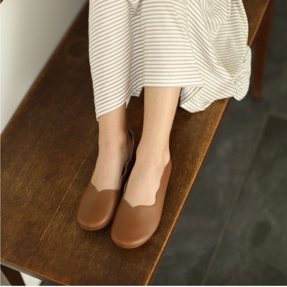 Adelisa & Co Children’s Leather Mary Jane’s Like-New - Picture 3 of 12